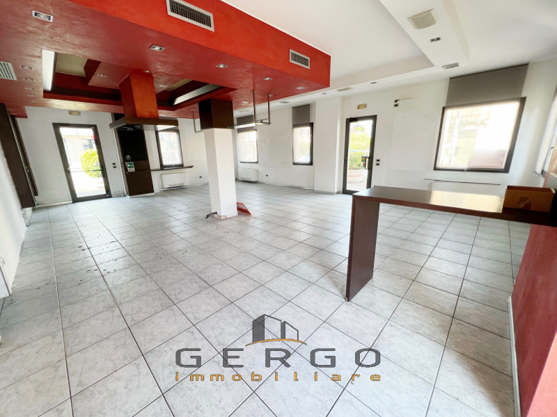 (Per INFO Cristina 3389226442) A Pionca di Vigonza, proponiamo in vendita spazio commerciale con ...