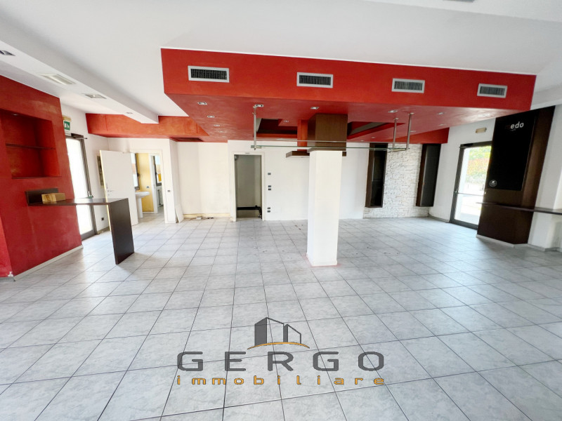 (Per INFO Cristina 3389226442) A Pionca di Vigonza, proponiamo in vendita spazio commerciale con ...