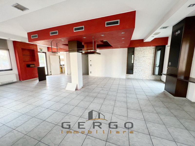 (Per INFO Cristina 3389226442) A Pionca di Vigonza, proponiamo in vendita spazio commerciale con ...