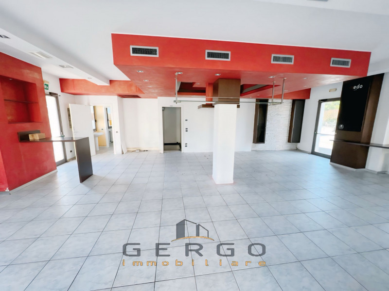 (Per INFO Cristina 3389226442) A Pionca di Vigonza, proponiamo in vendita spazio commerciale con ...