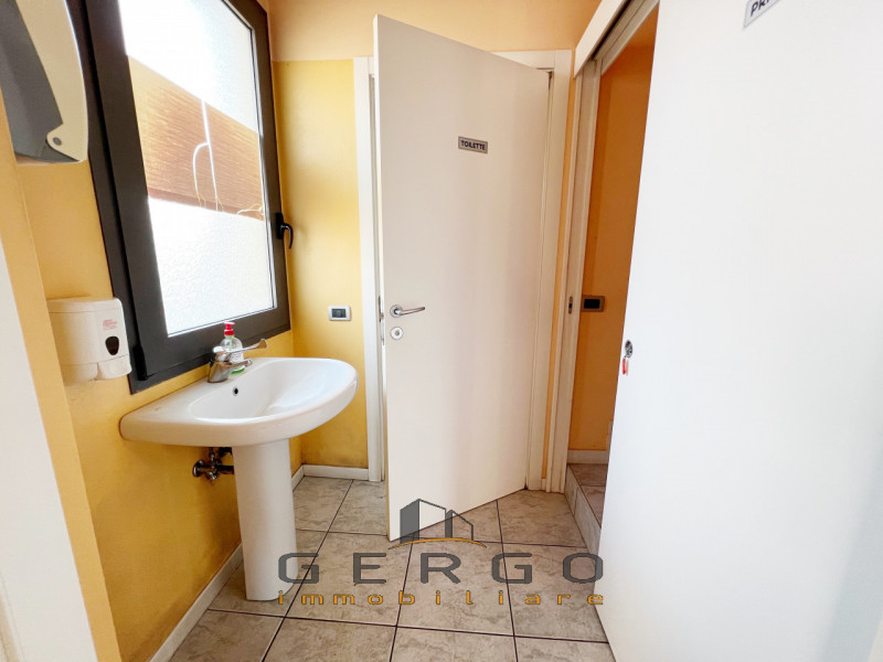 (Per INFO Cristina 3389226442) A Pionca di Vigonza, proponiamo in vendita spazio commerciale con ...