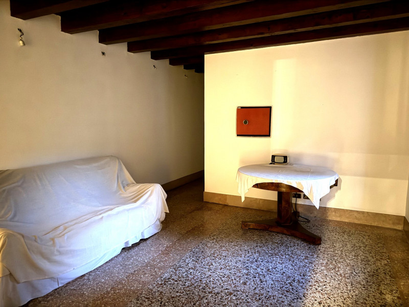 Agenzia Immobiliare S.Croce propone in esclusiva un grazioso palazzetto storico ristrutturato neg...