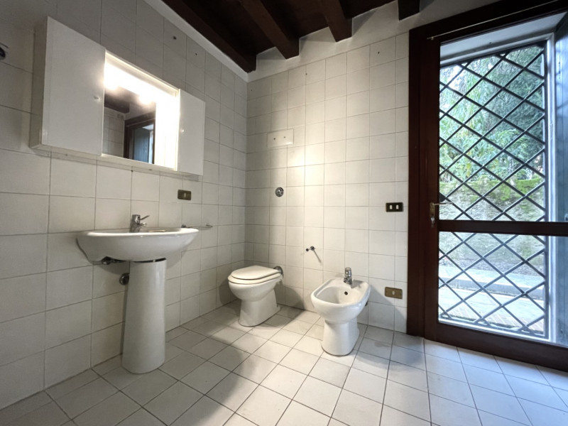 Agenzia Immobiliare S.Croce propone in esclusiva un grazioso palazzetto storico ristrutturato neg...