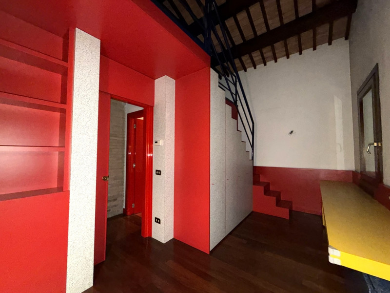 Agenzia Immobiliare S.Croce propone in esclusiva un grazioso palazzetto storico ristrutturato neg...