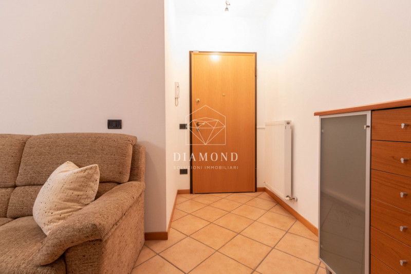 DISPONIBILE DA SUBITO.
Altivole: appartamento duplex, composto al piano primo da zona giorno, cam...