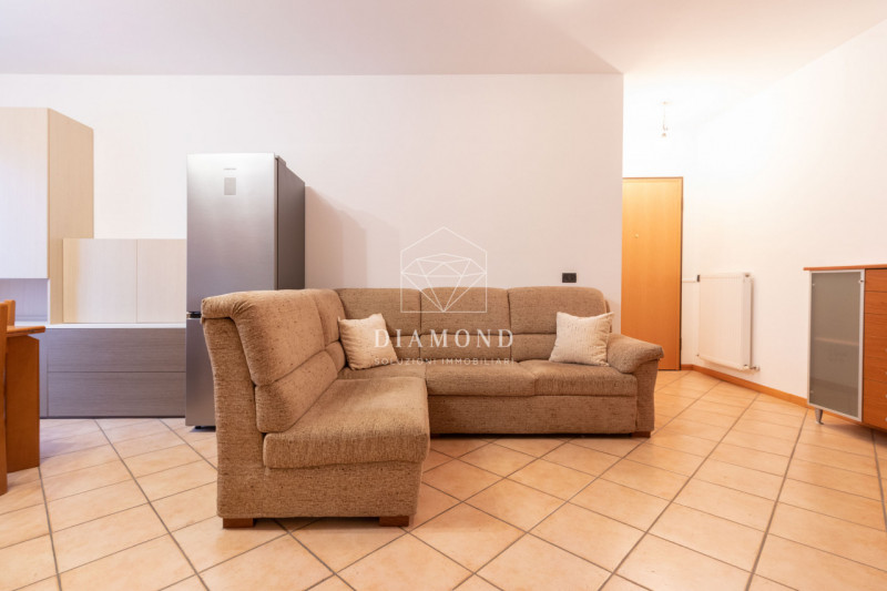 DISPONIBILE DA SUBITO.
Altivole: appartamento duplex, composto al piano primo da zona giorno, cam...