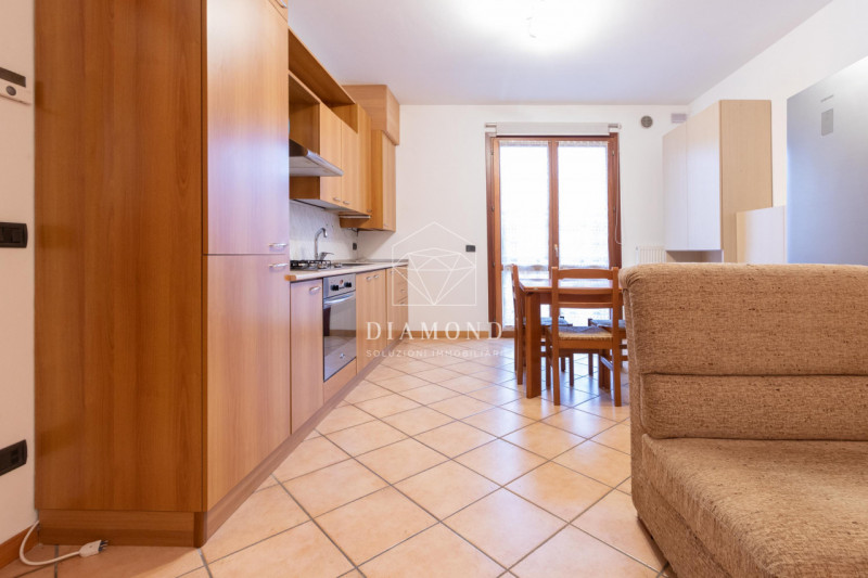 DISPONIBILE DA SUBITO.
Altivole: appartamento duplex, composto al piano primo da zona giorno, cam...