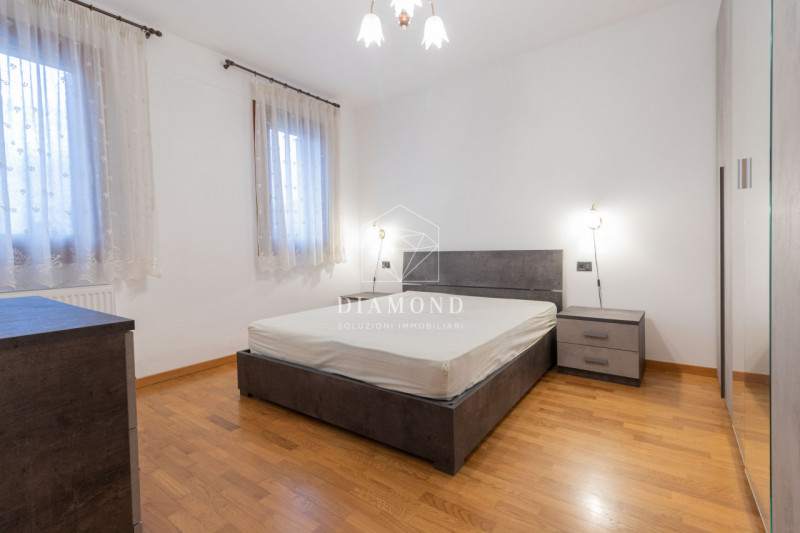 DISPONIBILE DA SUBITO.
Altivole: appartamento duplex, composto al piano primo da zona giorno, cam...