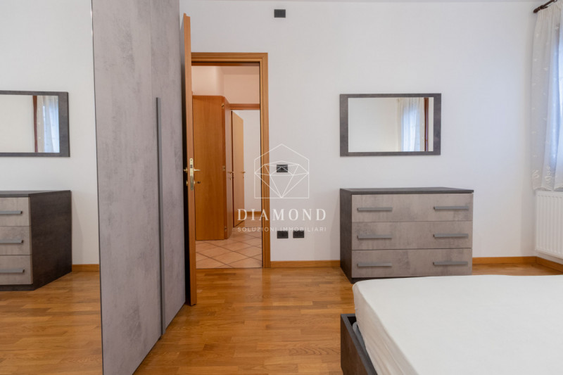 DISPONIBILE DA SUBITO.
Altivole: appartamento duplex, composto al piano primo da zona giorno, cam...