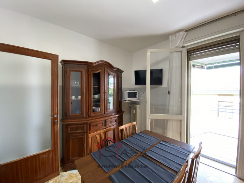 Dal 1 LUGLIO, Sara Immobiliare offre in locazione una stanza per RAGAZZA all'interno di un appart...