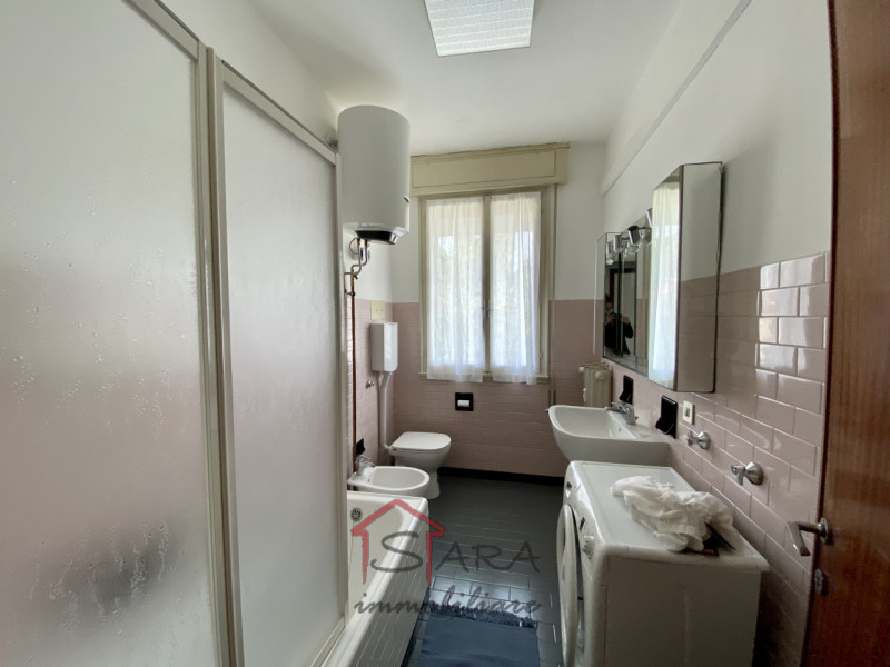 Dal 1 LUGLIO, Sara Immobiliare offre in locazione una stanza per RAGAZZA all'interno di un appart...