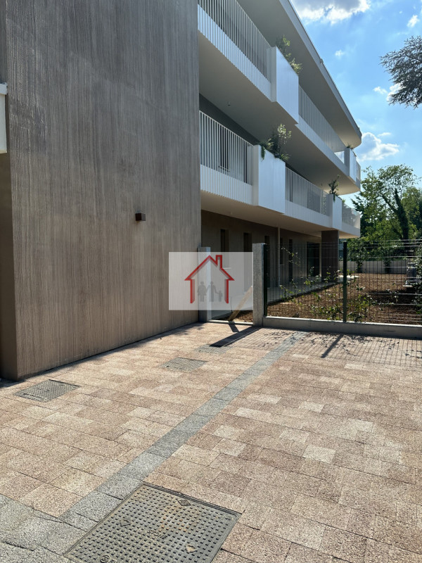 L'agenzia Immobiliare Luxor è entusiasta di presentare un'opportunità unica nel cuore di Treviso,...