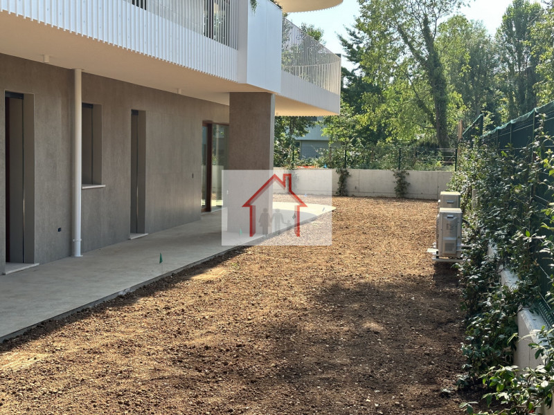 L'agenzia Immobiliare Luxor è entusiasta di presentare un'opportunità unica nel cuore di Treviso,...