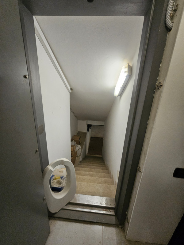 Scopri l'opportunità unica di affittare un magnifico ufficio situato nel cuore pulsante del centr...