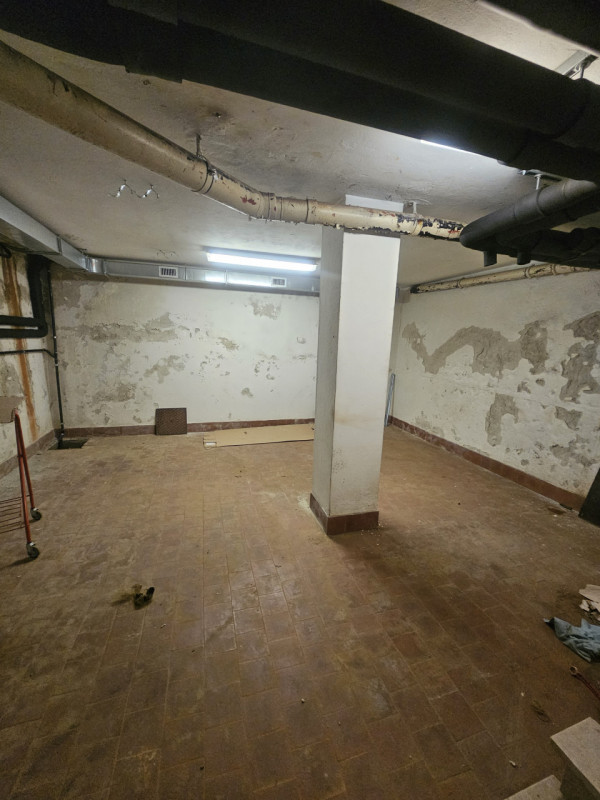 Scopri l'opportunità unica di affittare un magnifico ufficio situato nel cuore pulsante del centr...