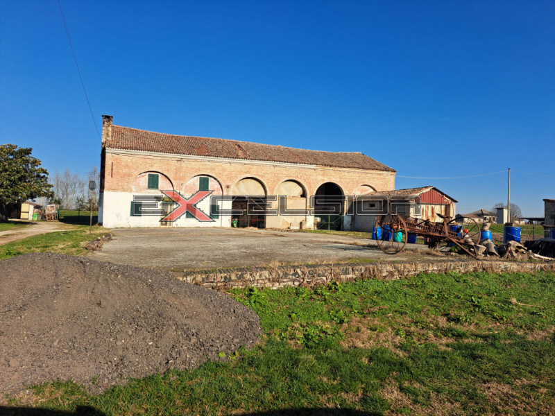 Rustici e casali in Vendita a Cavarzere