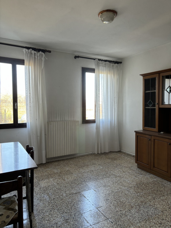 TI HO TROVATO UNA BELLA CASA DI CAMPAGNA CON MAGAZZINO STALLA E DOPPIO GARAGE CON GIARDINO PER ST...