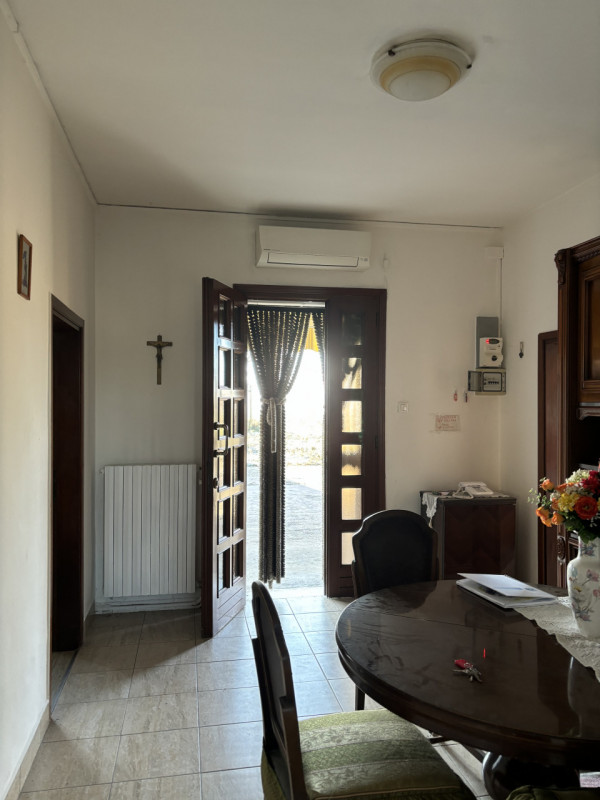 TI HO TROVATO UNA BELLA CASA DI CAMPAGNA CON MAGAZZINO STALLA E DOPPIO GARAGE CON GIARDINO PER ST...