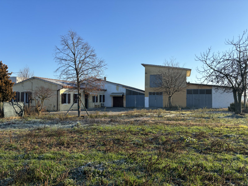 TI HO TROVATO UNA BELLA CASA DI CAMPAGNA CON MAGAZZINO STALLA E DOPPIO GARAGE CON GIARDINO PER ST...