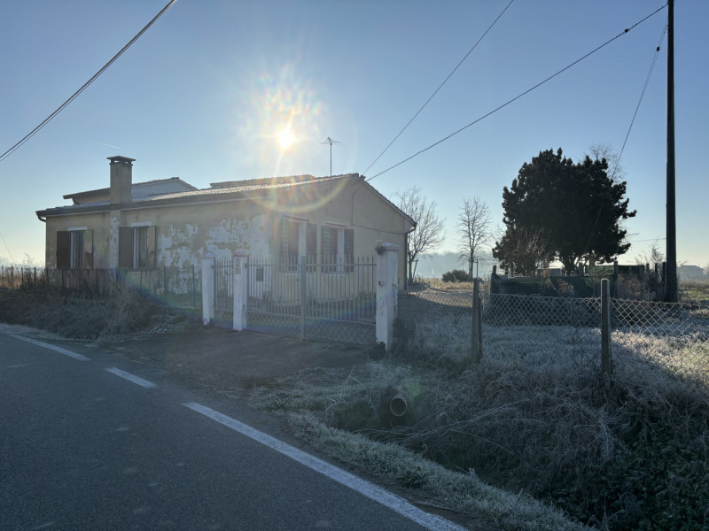 TI HO TROVATO UNA BELLA CASA DI CAMPAGNA CON MAGAZZINO STALLA E DOPPIO GARAGE CON GIARDINO PER ST...