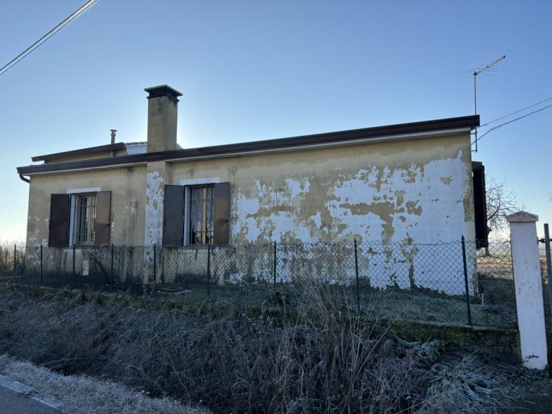 TI HO TROVATO UNA BELLA CASA DI CAMPAGNA CON MAGAZZINO STALLA E DOPPIO GARAGE CON GIARDINO PER ST...
