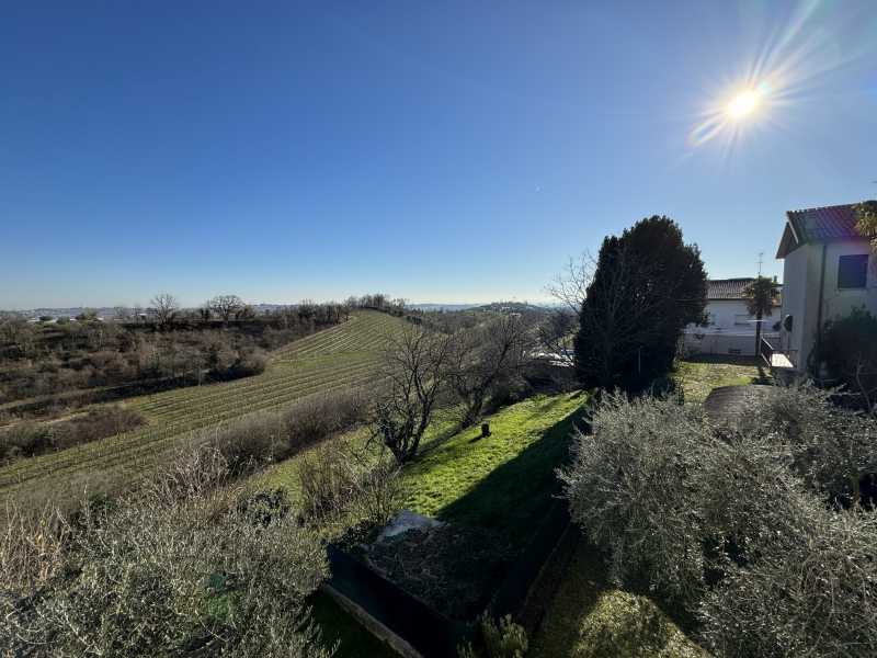 L'immobile è ubicato nel Comune di Vittorio Veneto, Località Carpesica, in Via G. Giardino n. 147...