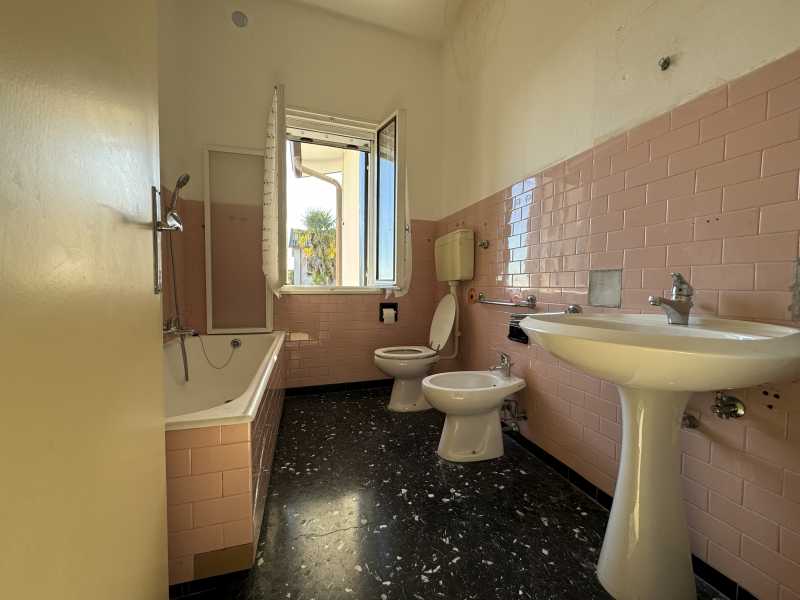 L'immobile è ubicato nel Comune di Vittorio Veneto, Località Carpesica, in Via G. Giardino n. 147...