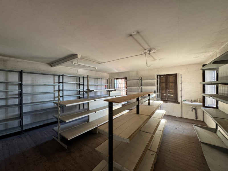 L'immobile è ubicato nel Comune di Vittorio Veneto, Località Carpesica, in Via G. Giardino n. 147...