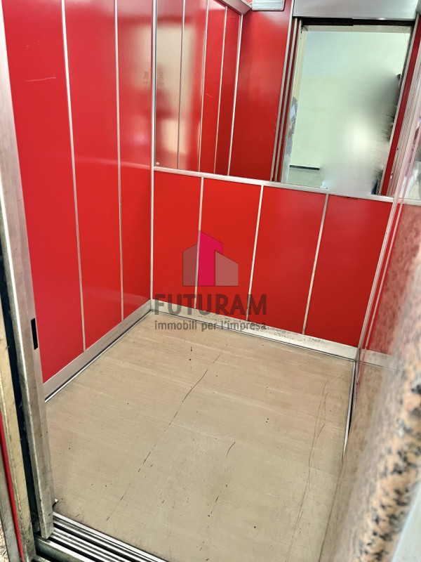 BASSANO DEL GRAPPA - RIF.124BRU-FUTURAM PER INFO 0444/310220 - 392/9183796

IN ZONA CENTRALE E BE...