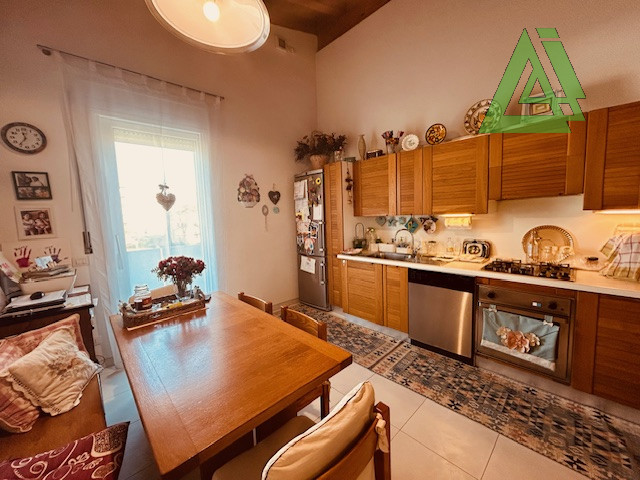 L' Agenzia Immobiliare IRIS propone in vendita luminoso e signorile attico in zona centrale a Cas...