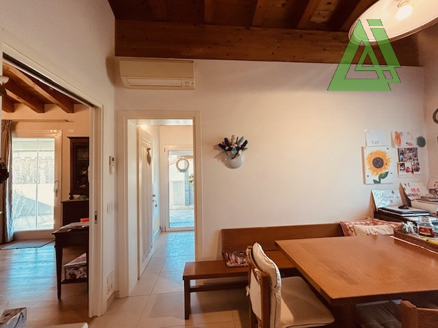 L' Agenzia Immobiliare IRIS propone in vendita luminoso e signorile attico in zona centrale a Cas...