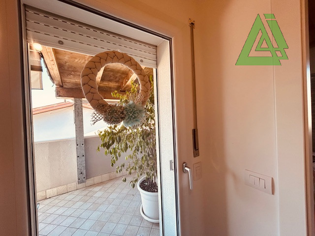 L' Agenzia Immobiliare IRIS propone in vendita luminoso e signorile attico in zona centrale a Cas...