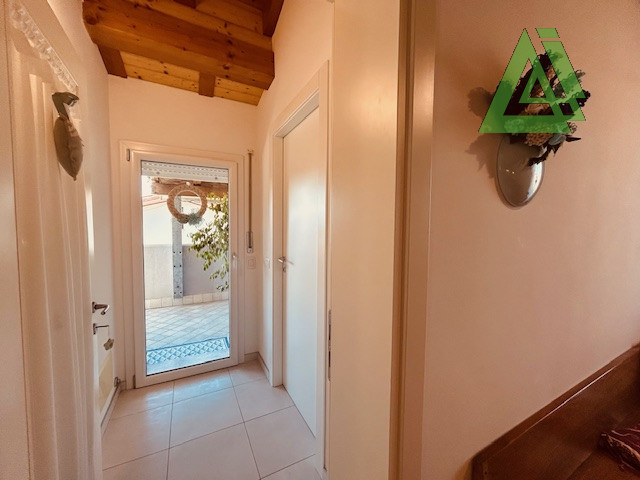 L' Agenzia Immobiliare IRIS propone in vendita luminoso e signorile attico in zona centrale a Cas...