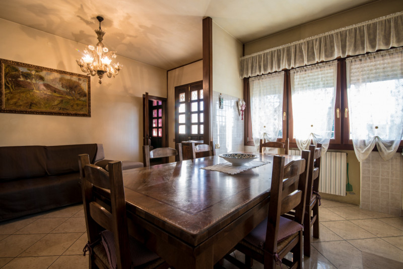 Scopri un'opportunità unica nel comune di Curtarolo, nella zona tranquilla di Santa Maria di Non....