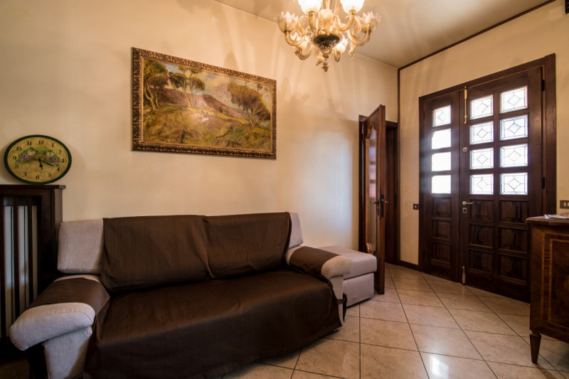 Scopri un'opportunità unica nel comune di Curtarolo, nella zona tranquilla di Santa Maria di Non....