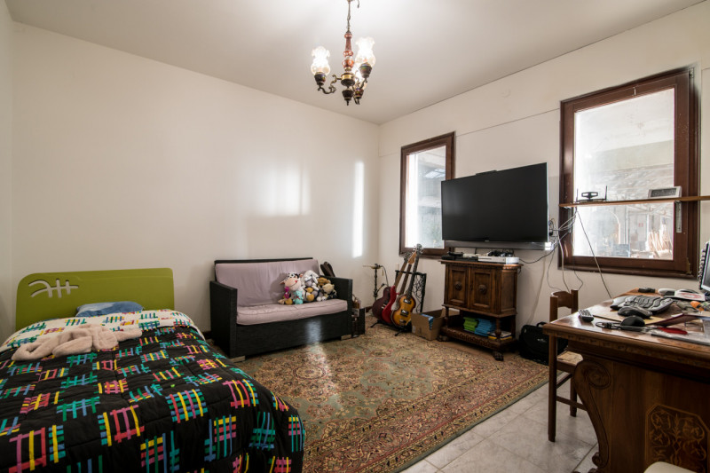 Scopri un'opportunità unica nel comune di Curtarolo, nella zona tranquilla di Santa Maria di Non....