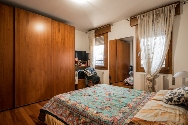 Scopri un'opportunità unica nel comune di Curtarolo, nella zona tranquilla di Santa Maria di Non....