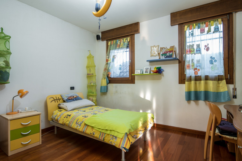 Scopri un'opportunità unica nel comune di Curtarolo, nella zona tranquilla di Santa Maria di Non....