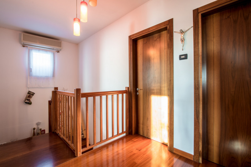 Scopri un'opportunità unica nel comune di Curtarolo, nella zona tranquilla di Santa Maria di Non....