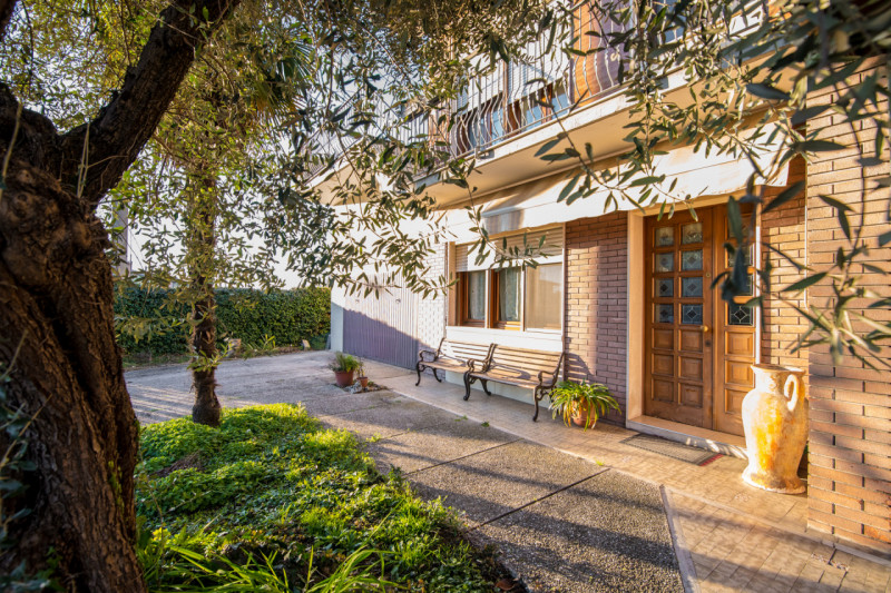 Scopri un'opportunità unica nel comune di Curtarolo, nella zona tranquilla di Santa Maria di Non....