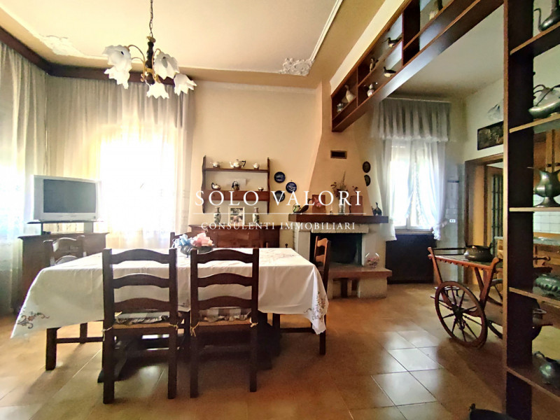 Rif. C277 (per info 338 9387816 Matteo)

Casa singola a circa quattrocento metri in linea d’aria ...