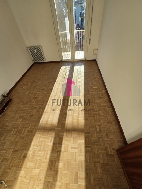 VICENZA RIF.041MAT Tel: 0444310220 - 3403358378

In esclusiva, proponiamo in affitto un ampio app...