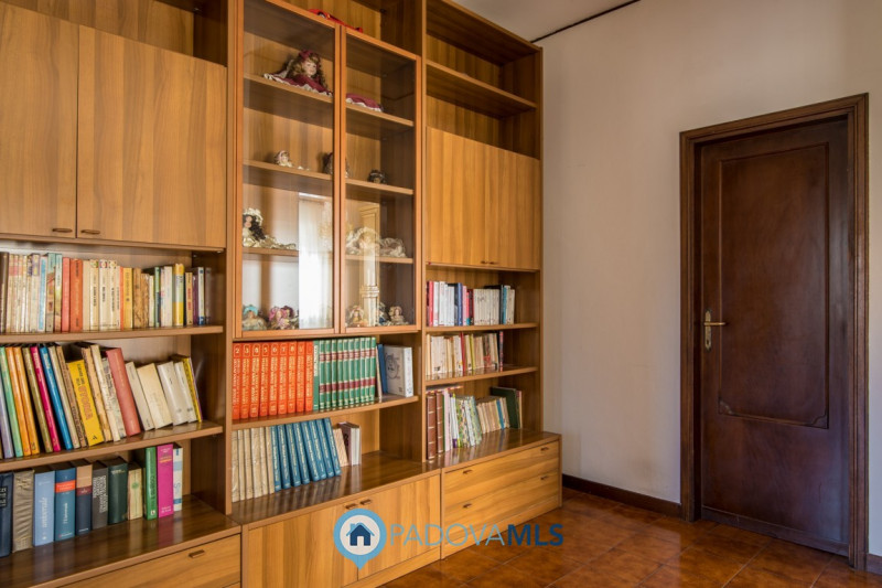 Padova zona Terranegra introvabile bifamiliare con oltre 2500mq di terreno. In zona molto tranqui...