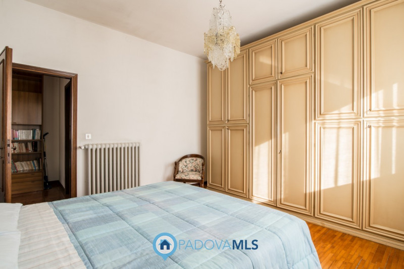 Padova zona Terranegra introvabile bifamiliare con oltre 2500mq di terreno. In zona molto tranqui...