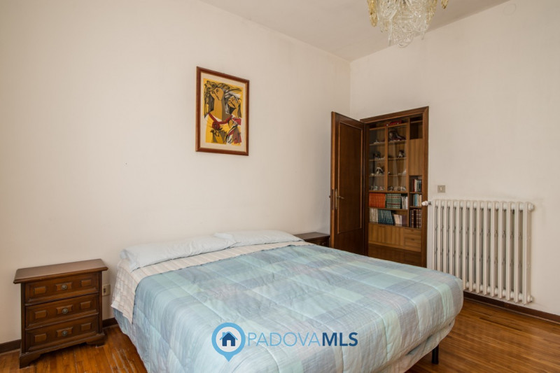 Padova zona Terranegra introvabile bifamiliare con oltre 2500mq di terreno. In zona molto tranqui...