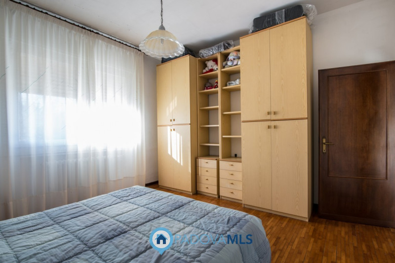 Padova zona Terranegra introvabile bifamiliare con oltre 2500mq di terreno. In zona molto tranqui...