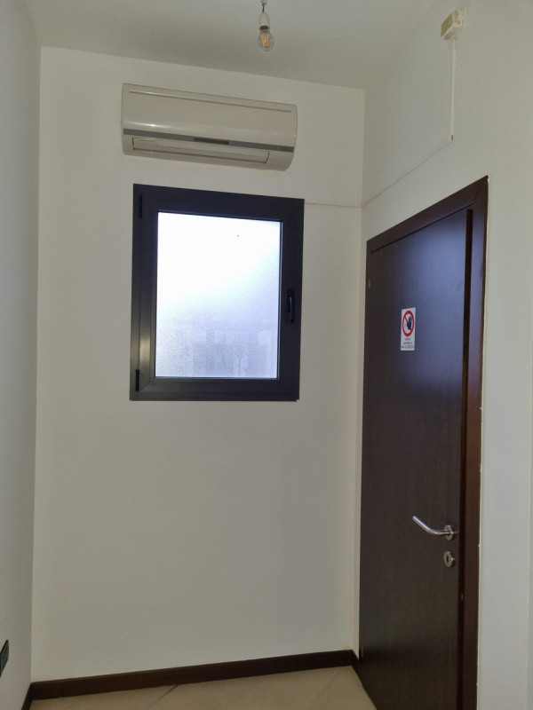 Sito in pieno centro a Campodoro proponiamo in Vendita Negozio al Piano Terra con vetrina affacci...