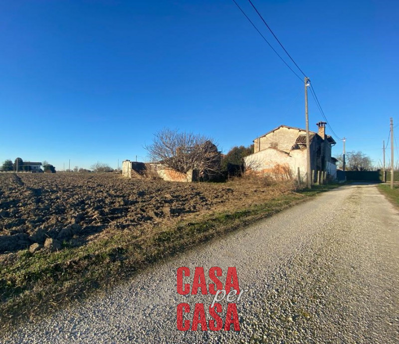 Rif. R135 - A Tribano, in posizione appartata ma comoda alla viabilità ed al centro cittadino pro...