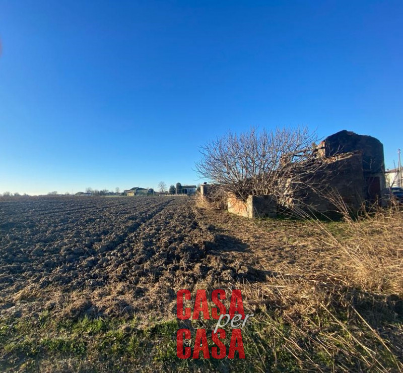 Rif. R135 - A Tribano, in posizione appartata ma comoda alla viabilità ed al centro cittadino pro...