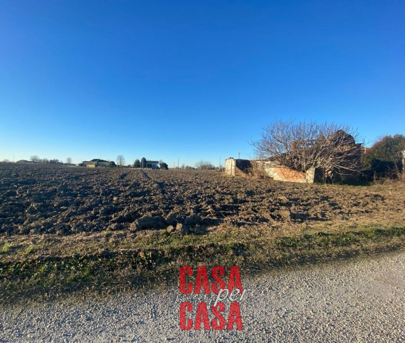 Rif. R135 - A Tribano, in posizione appartata ma comoda alla viabilità ed al centro cittadino pro...